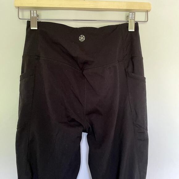 Gaiam black workout leggings flare leg pockets casual athleisure women's size S - Picture 6 of 7